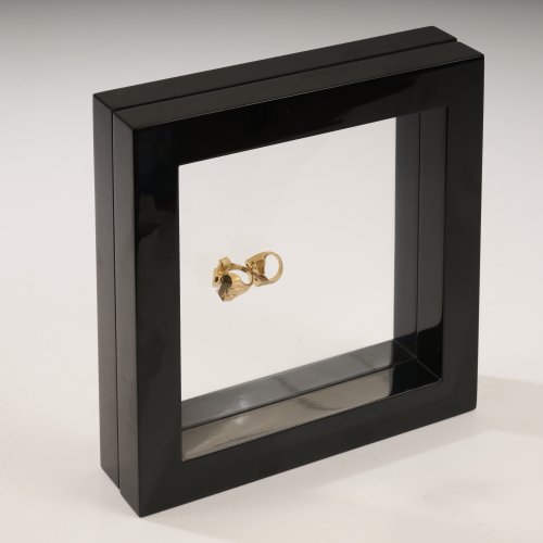 2 Exemplare 'The Love Ring', 1969 in Display