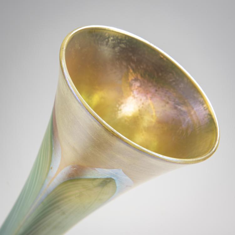 Bild 2 zu Objekt, Kelchvase mit Bronzefu&szlig;, um 1906, Louis C. Tiffany, Tiffany, L.C., New York, 174A 258