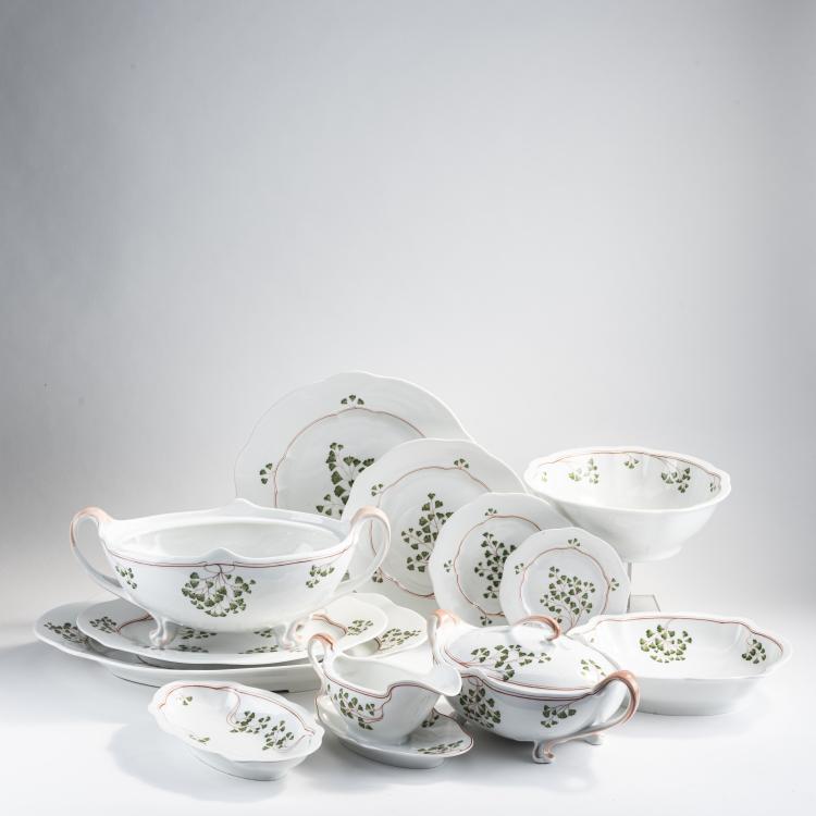 Hauptbild zu Objekt, 47-teiliges Geschirr 'Modern' mit Dekor 'Frauenhaar', 1902, Hermann Gradl,Max Rossbach, Nymphenburg, KPM, 174A 364