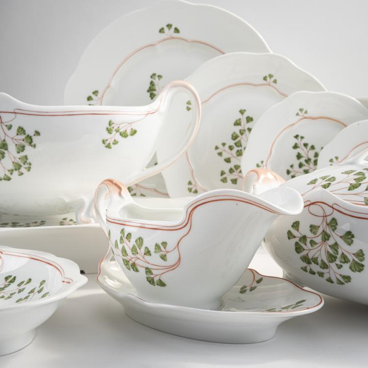 Bild 1 zu Objekt, 47-teiliges Geschirr 'Modern' mit Dekor 'Frauenhaar', 1902, Hermann Gradl,Max Rossbach, Nymphenburg, KPM, 174A 364