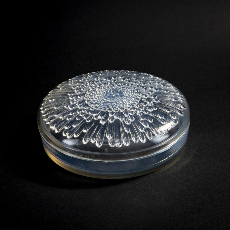 Bild 1 zu Objekt, Deckeldose 'Tokio' oder 'Chrysanth&egrave;me', 1921, Ren&eacute; Lalique, Lalique, Ren&eacute;, Wingen-sur-Moder, 174A 153