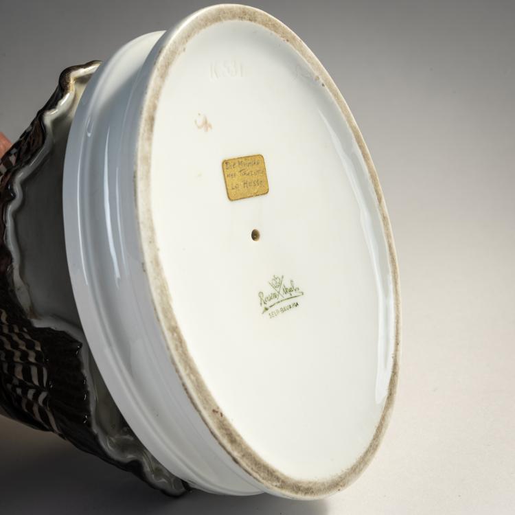 Bild 2 zu Objekt, 'Lady with a muff (Lo Hesse)', 1918, Constantin Holzer-Defanti, Rosenthal, Selb, 174A 427