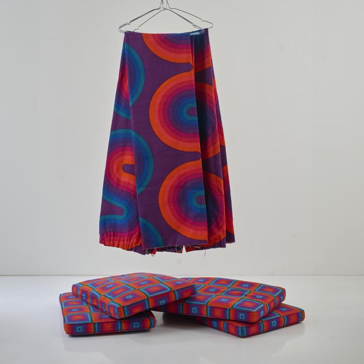 Bild 1 zu Objekt, Four curtains 'Kurve' and four seat cushions 'Quadrat', 1969, Verner Panton, Mira-X, Suhr., 174B 494