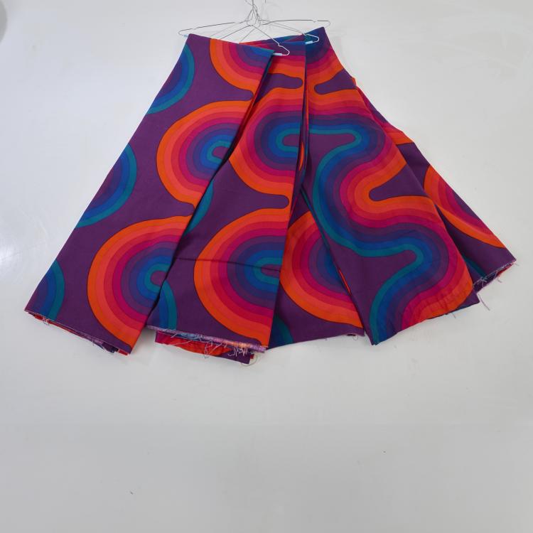 Bild 2 zu Objekt, Four curtains 'Kurve' and four seat cushions 'Quadrat', 1969, Verner Panton, Mira-X, Suhr., 174B 494