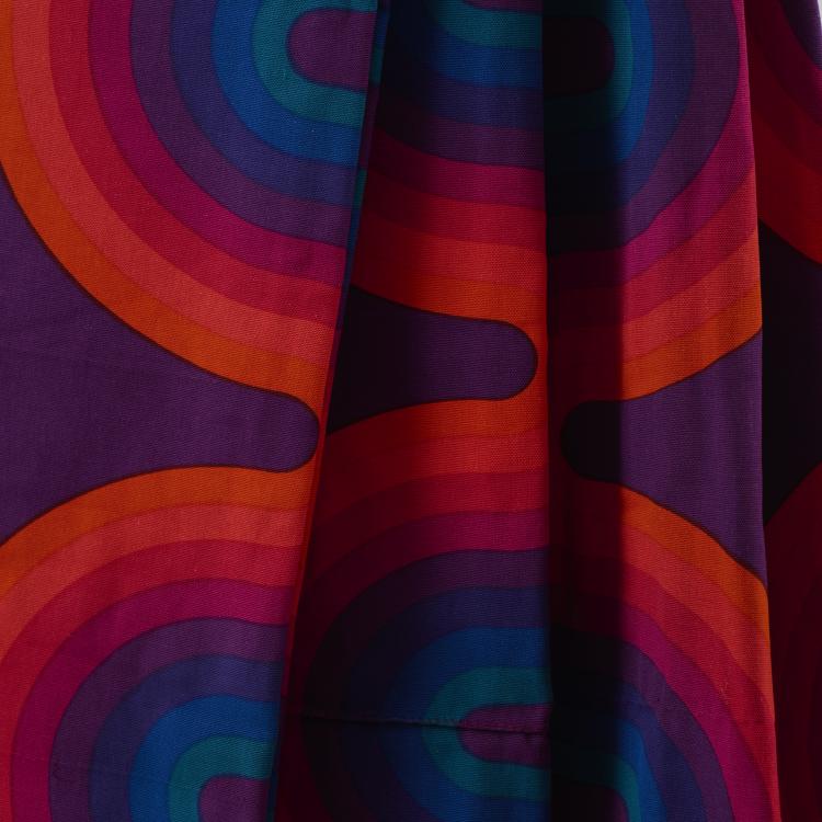 Bild 4 zu Objekt, Four curtains 'Kurve' and four seat cushions 'Quadrat', 1969, Verner Panton, Mira-X, Suhr., 174B 494