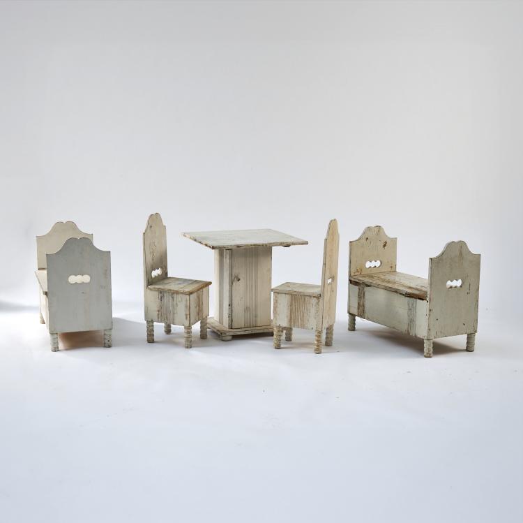 Hauptbild zu Objekt, Two children's benches, two children's chairs and a children's table 'Munkkiniemi', 1910s, Eliel Saarinen, Finnland, 174B 543