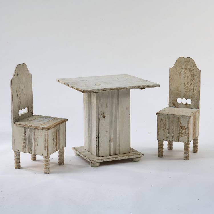 Bild 2 zu Objekt, Two children's benches, two children's chairs and a children's table 'Munkkiniemi', 1910s, Eliel Saarinen, Finnland, 174B 543