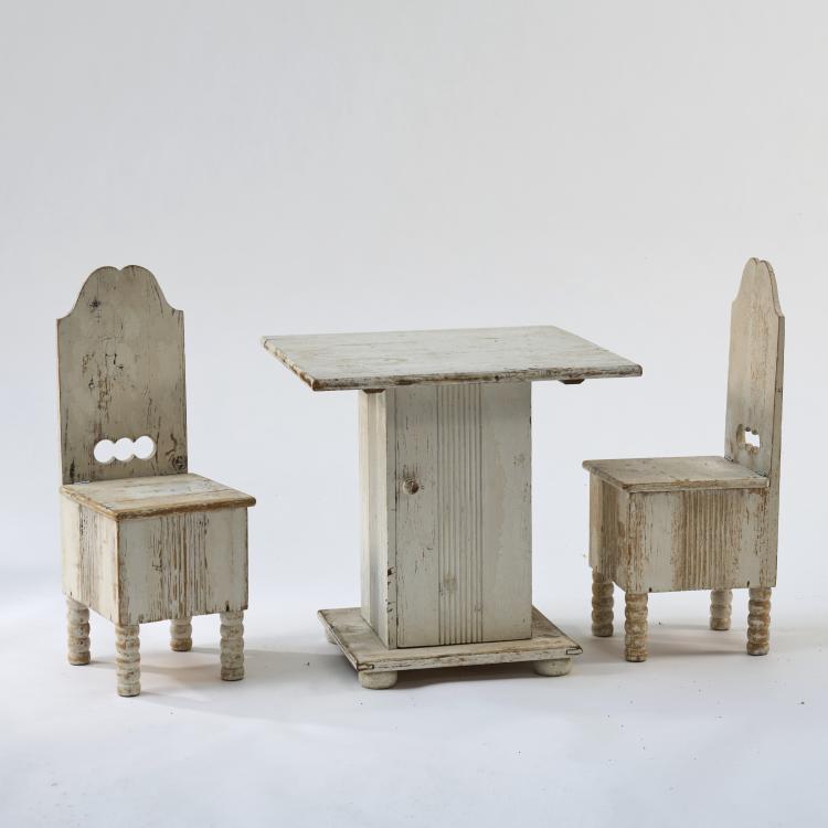 Bild 3 zu Objekt, Two children's benches, two children's chairs and a children's table 'Munkkiniemi', 1910s, Eliel Saarinen, Finnland, 174B 543