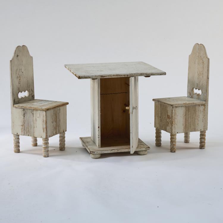 Bild 4 zu Objekt, Two children's benches, two children's chairs and a children's table 'Munkkiniemi', 1910s, Eliel Saarinen, Finnland, 174B 543