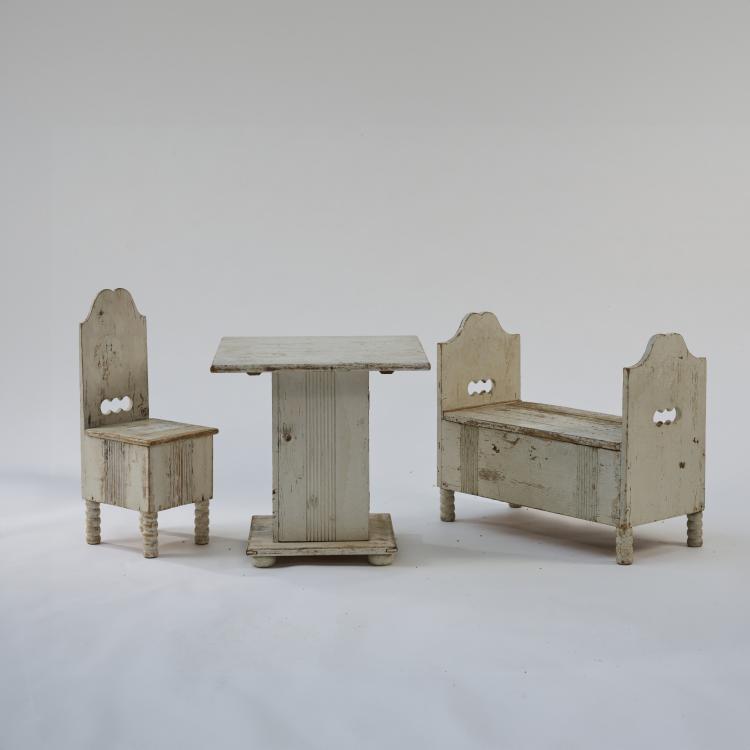 Bild 5 zu Objekt, Two children's benches, two children's chairs and a children's table 'Munkkiniemi', 1910s, Eliel Saarinen, Finnland, 174B 543