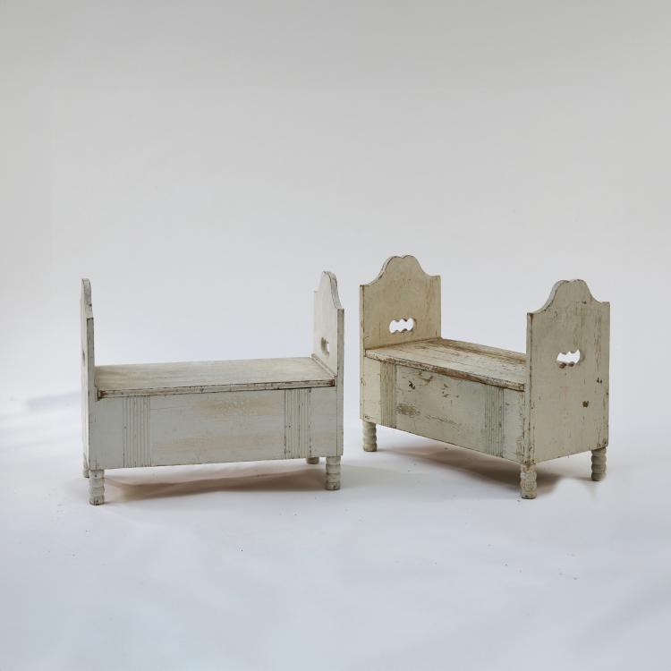 Bild 6 zu Objekt, Two children's benches, two children's chairs and a children's table 'Munkkiniemi', 1910s, Eliel Saarinen, Finnland, 174B 543