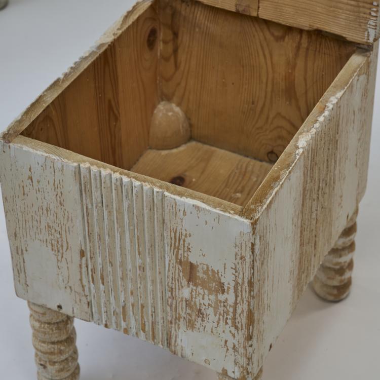 Bild 8 zu Objekt, Two children's benches, two children's chairs and a children's table 'Munkkiniemi', 1910s, Eliel Saarinen, Finnland, 174B 543