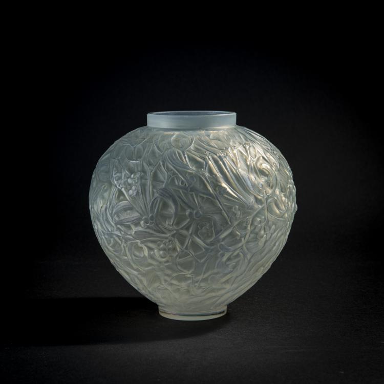 Hauptbild zu Objekt, Vase 'Gui', 1920, Ren&eacute; Lalique, Lalique, Wingen-sur-Moder, 174A 151
