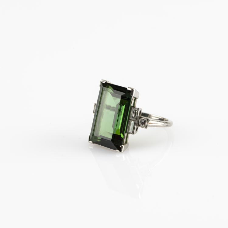 Bild 2 zu Objekt, Historischer Ring mit Diopsid und Diamanten, 174C 834