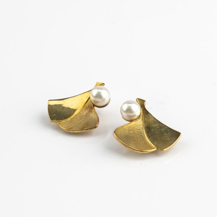 Hauptbild zu Objekt, Pair of ginkgo leaf shaped ear clips, 2000, Claus Pohl, 174C 981