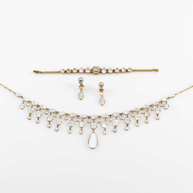 Hauptbild zu Objekt, Elegant three-piece Edwardian parure with moonstones, 174C 811