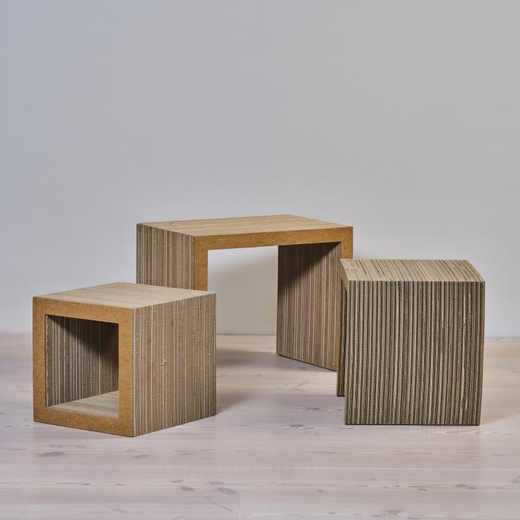 Bild 1 zu Objekt, Three 'Low Table Set' nesting tables, 1972 (design), Frank O. Gehry, Vitra, Birsfelden, 175A 35