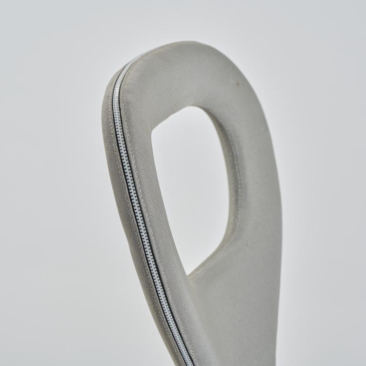 Bild 4 zu Objekt, Two 'TV-Chairs', 1993 (design), Marc Newson, Moroso, Tavagnacco, 175A 61