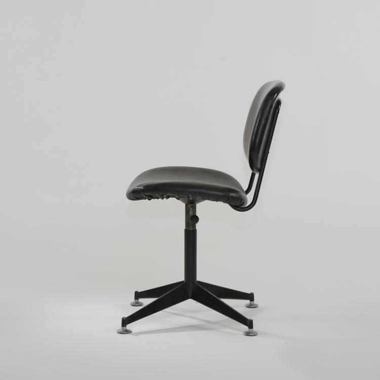 Bild 1 zu Objekt, Chair 'Arco', 1963, Studio B.B.P.R.,Ludovico Barbiano di Belgiojoso,Enrico Peressutti,Ernesto Nathan Rogers, Olivetti, Ivrea, 174B 662