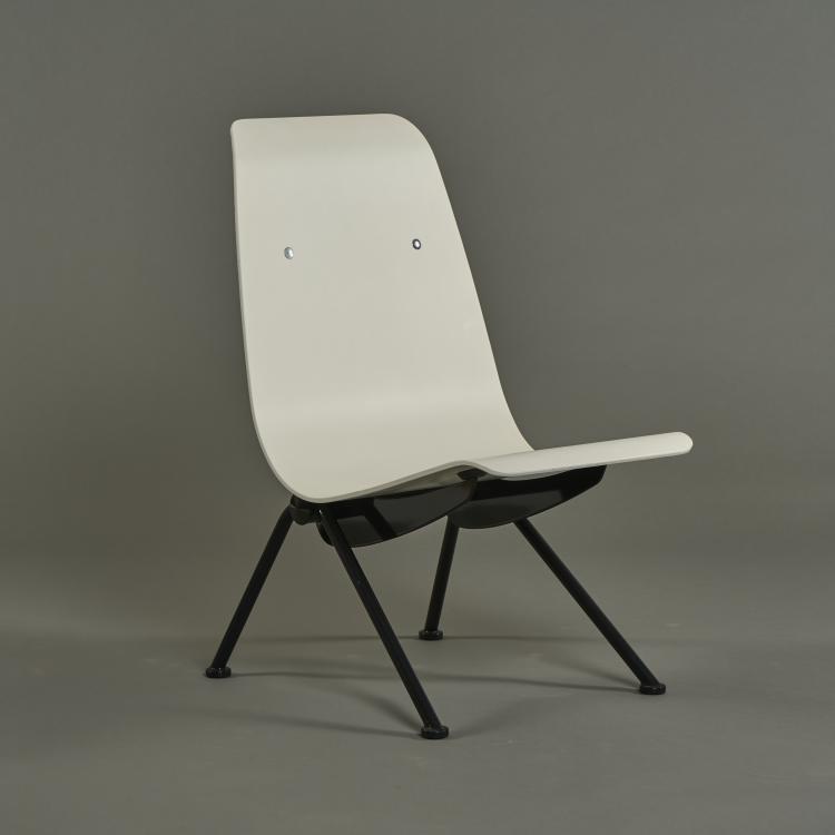 Hauptbild zu Objekt, 'Fauteuil L&eacute;ger No. 356' - 'Antony', 1950 (design), Jean Prouv&eacute;, Vitra, Birsfelden, 175A 19