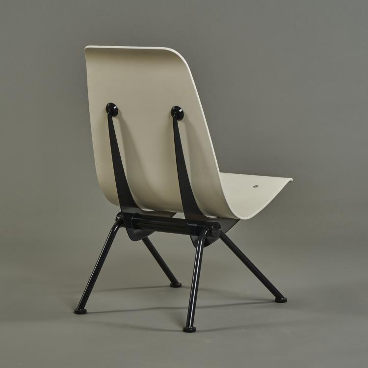 Bild 4 zu Objekt, 'Fauteuil L&eacute;ger No. 356' - 'Antony', 1950 (design), Jean Prouv&eacute;, Vitra, Birsfelden, 175A 19