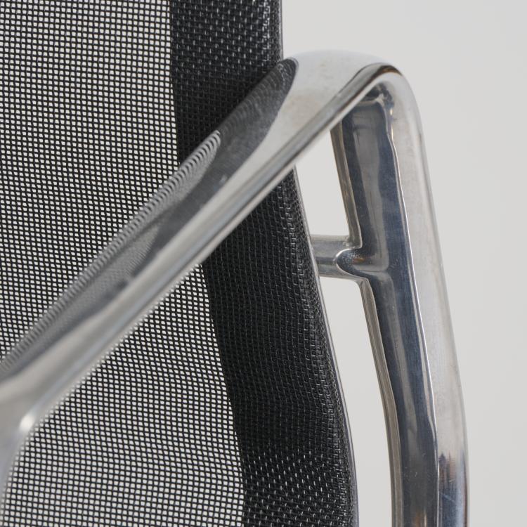 Bild 5 zu Objekt, Zwei St&uuml;hle 'Aluminum chair', 1958 (Entwurf), Charles Eames,Ray Eames, ICF Cadsana, Mailand / Milan; Miller, Herman, Zeeland, 175B 240