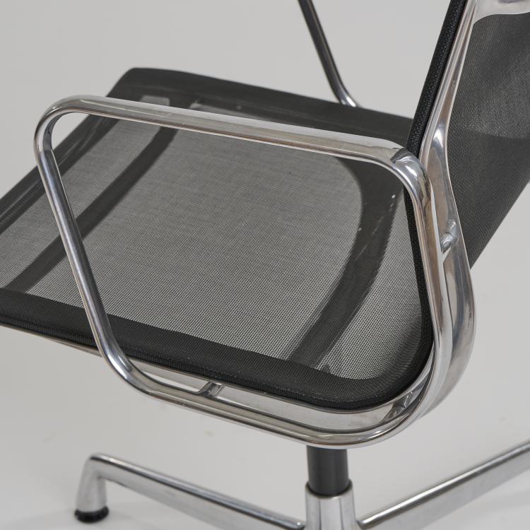 Bild 7 zu Objekt, Zwei St&uuml;hle 'Aluminum chair', 1958 (Entwurf), Charles Eames,Ray Eames, ICF Cadsana, Mailand / Milan; Miller, Herman, Zeeland, 175B 240