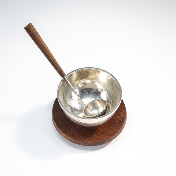 Hauptbild zu Objekt, Soup bowl with spoon, c. 1960, Bertel Gardberg, Hopeatehdas Oy, Helsinki, 174B 520