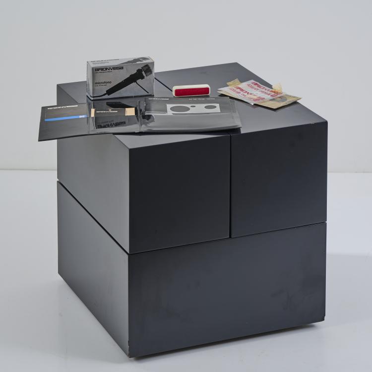 Bild 2 zu Objekt, Stereo system with record player 'RR 130 fo/st 2 - Totem', 1970, Mario Bellini, Brionvega, Mailand / Milan, 174B 699