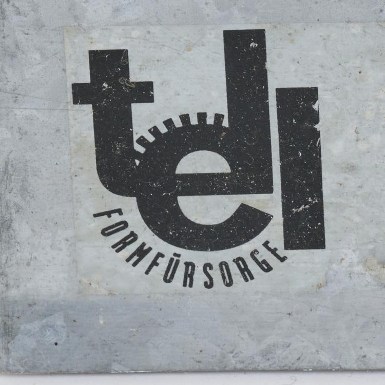 Bild 3 zu Objekt, 'Tell' shelf, 1990 (design),  Formf&uuml;rsorge,Andreas von Cube,Holger M&uuml;ller,Andreas Radde,Andreas Schulz,Nikolaus Tams,Stefan Z&uuml;chner,Gunnar F. H. Spellmeyer, Moorman, Nils Holger, Aschau, 175B 397