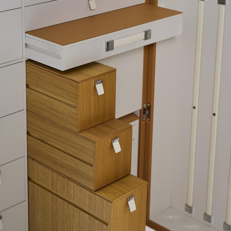 Bild 4 zu Objekt, 'Oceano' steamer trunk, 2007 (design), Andr&eacute;e Putman, Poltrona Frau, Tolentino, 175B 419