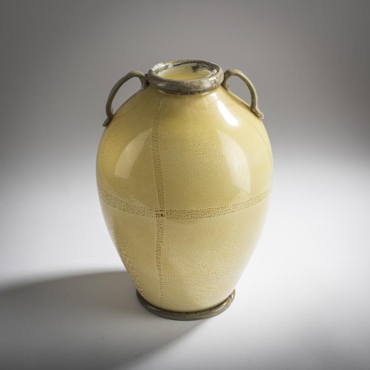 Bild 1 zu Objekt, 'Lattimo' vase with handles, c. 1930, Carlo Scarpa, Toso, Fratelli, Murano (zugeschrieben), 175C 448