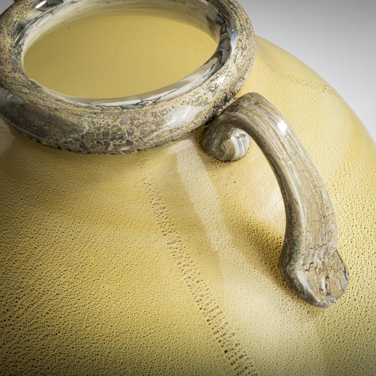 Bild 3 zu Objekt, 'Lattimo' vase with handles, c. 1930, Carlo Scarpa, Toso, Fratelli, Murano (zugeschrieben), 175C 448