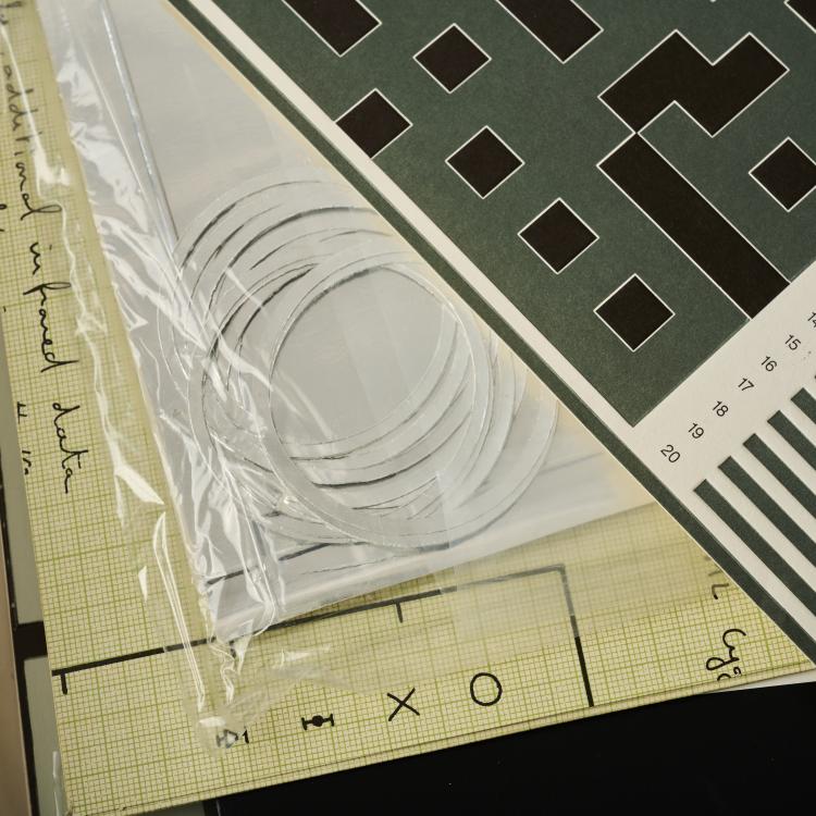 Bild 9 zu Objekt, Portfolio 'SMS (Shit Must Stop): A Collection of Original Multiples', 1968, James Lee Byars,Roy Lichtenstein,Claes Oldenburg,Mel Ramos,Marcel Duchamp, The Letter Edged in Black Press Inc., New York (Publ.), 175D 721