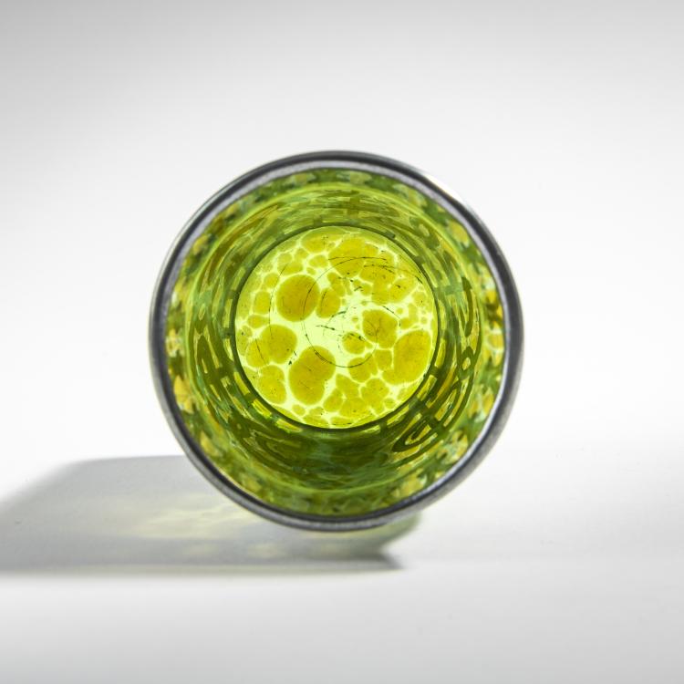 Bild 1 zu Objekt, Small 'Papillon' vase with silver overlay, c. 1901, L&ouml;tz Wwe., Klosterm&uuml;hle, 176C 543