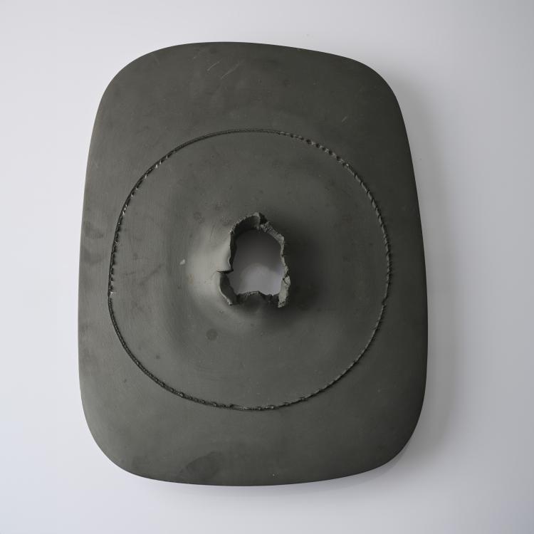 Hauptbild zu Objekt, 'Concetto Spaziale Cratere' black color experiment, 1968, Lucio Fontana, 175D 733