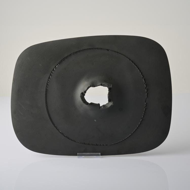 Bild 2 zu Objekt, 'Concetto Spaziale Cratere' black color experiment, 1968, Lucio Fontana, 175D 733