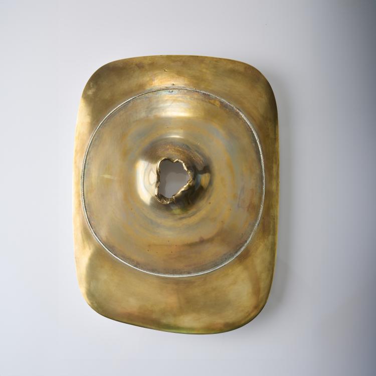 Bild 1 zu Objekt, 'Concetto Spaziale Cratere' gold, 1968, Lucio Fontana, Rosenthal, Selb, 175D 735