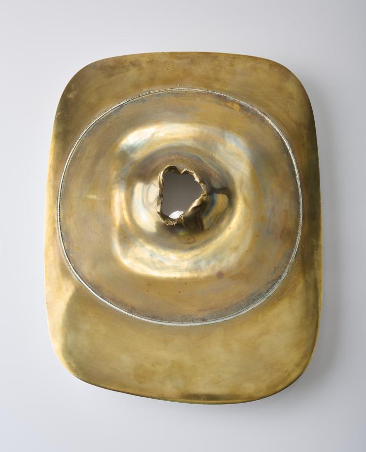 Bild 3 zu Objekt, 'Concetto Spaziale Cratere' gold, 1968, Lucio Fontana, Rosenthal, Selb, 175D 735