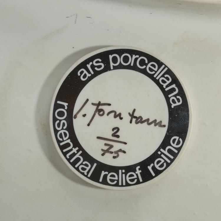 Bild 4 zu Objekt, 'Concetto Spaziale Cratere' gold, 1968, Lucio Fontana, Rosenthal, Selb, 175D 735