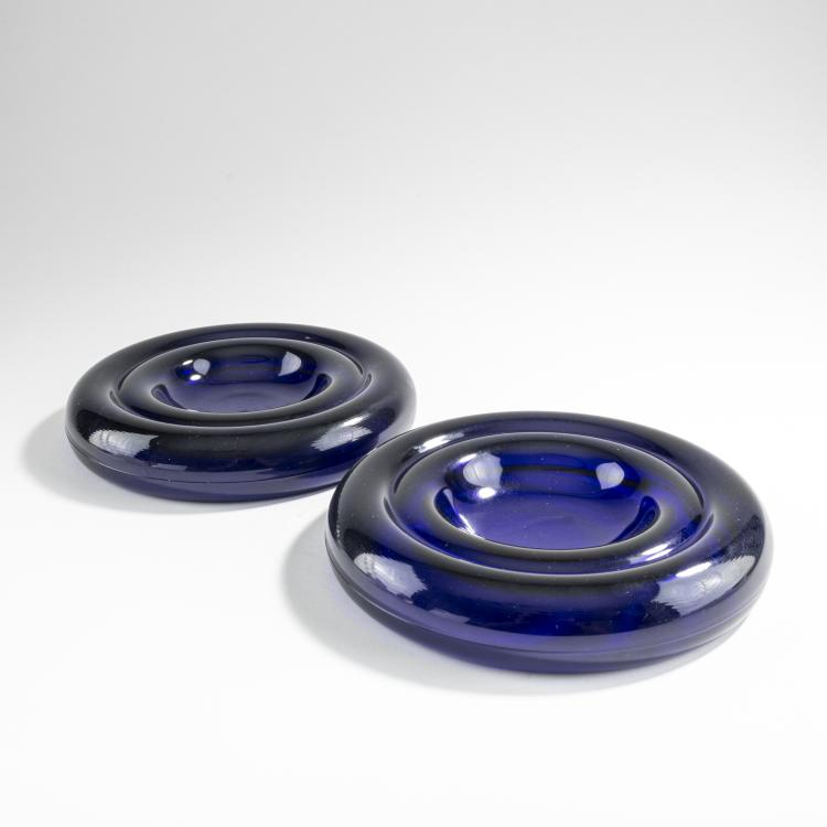 Bild 1 zu Objekt, Zwei Tisch-Aschenbecher 'Delos' - '3119B', 1980, Enzo Mari, Danese, Mailand., 176B 175