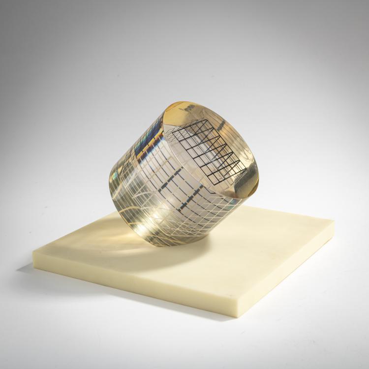 Bild 1 zu Objekt, 'Deformazione ottico dinamica di un cubo in un cilindro - Serie a reticolo L', 1959 - 1963, Enzo Mari, Danese, Mailand, 176B 184