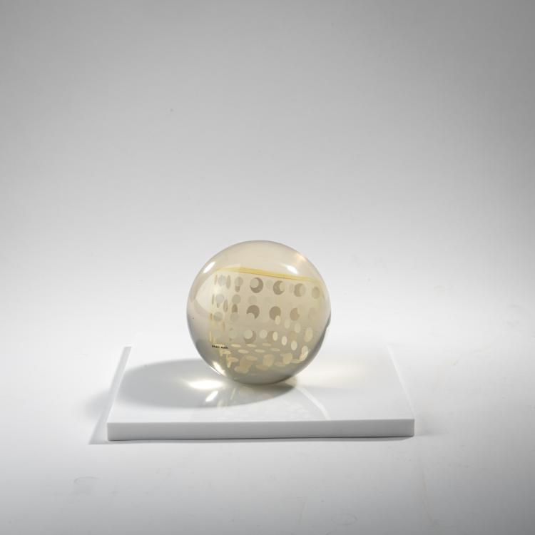 Hauptbild zu Objekt, 'Deformazione ottico-dinamica di un cubo in una sfera, serie a punti B', 1959-63, Enzo Mari, Danese, Mailand, 176B 183
