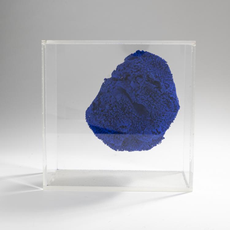 Hauptbild zu Objekt, Sponge in Plexiglas box in Yves Klein Blue, 1990s, Yves Klein (after), 176B 148