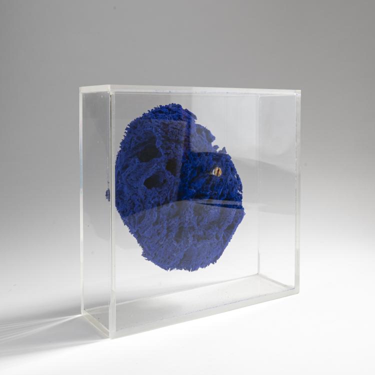Bild 2 zu Objekt, Sponge in Plexiglas box in Yves Klein Blue, 1990s, Yves Klein (after), 176B 148