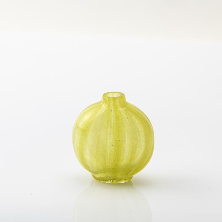 Hauptbild zu Objekt, Miniature vase, 1918-25, Daum Fr&egrave;res, Nancy, 176C 389