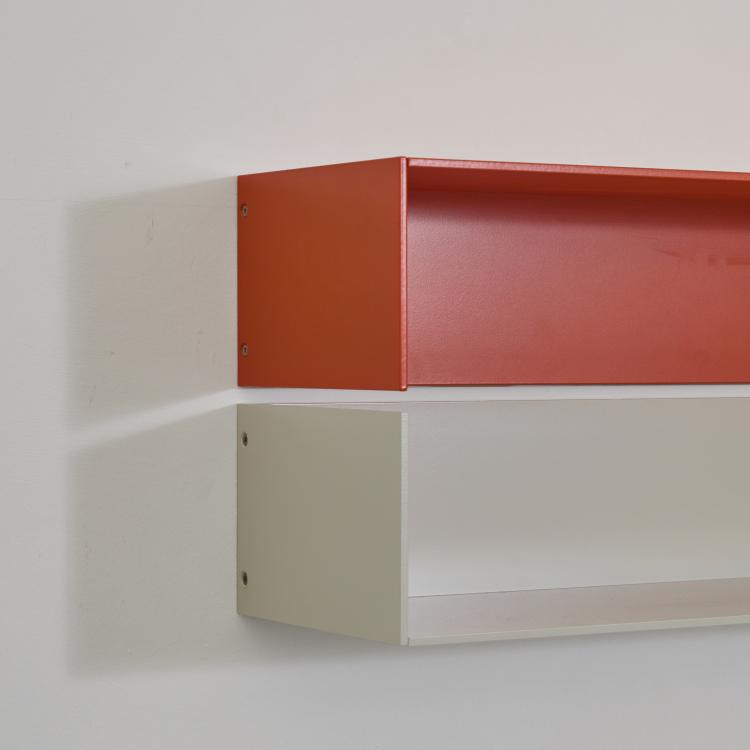 Bild 1 zu Objekt, Two-part modular 'Profile' wall shelf, with side panels 2010, J&ouml;rg Schellmann, e15 Design, Frankfurt am Main, 176A 42