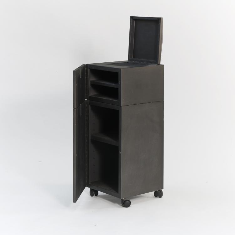 Bild 3 zu Objekt, 'Theatre du Monde' cabinet, 1984 (design), Philippe Starck, XO, Brie-Comte-Robert., 175B 369