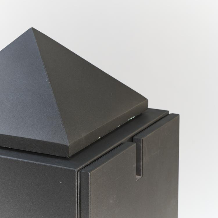 Bild 4 zu Objekt, 'Theatre du Monde' cabinet, 1984 (design), Philippe Starck, XO, Brie-Comte-Robert., 175B 369