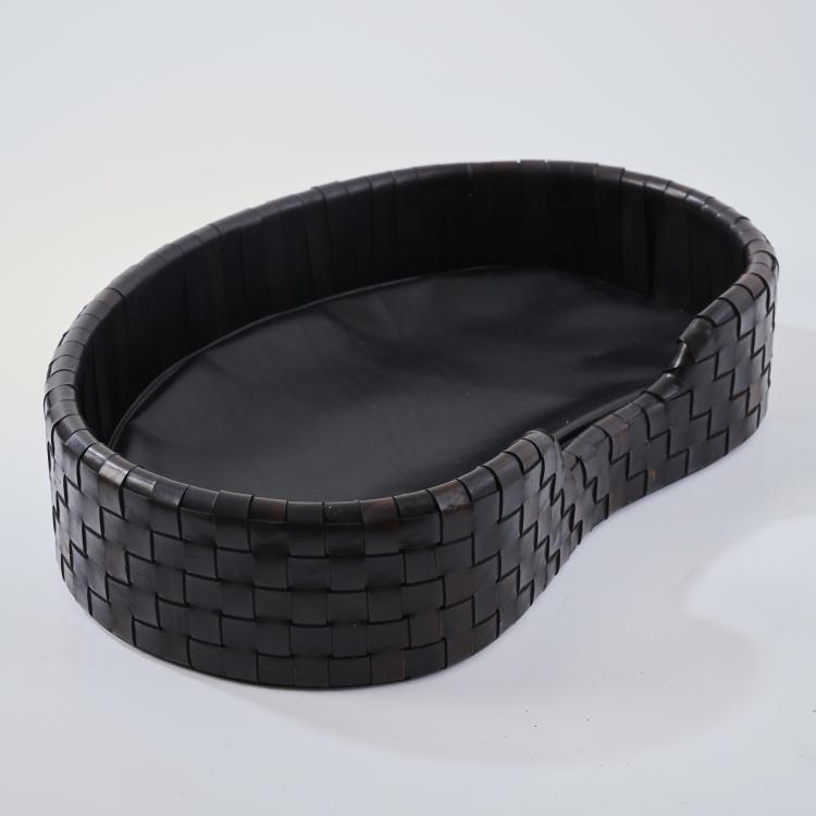 Bild 1 zu Objekt, Hundebett 'Woven Leather', 2010er Jahre, GUCCI DOG, Mailand/Milan, 176D 926